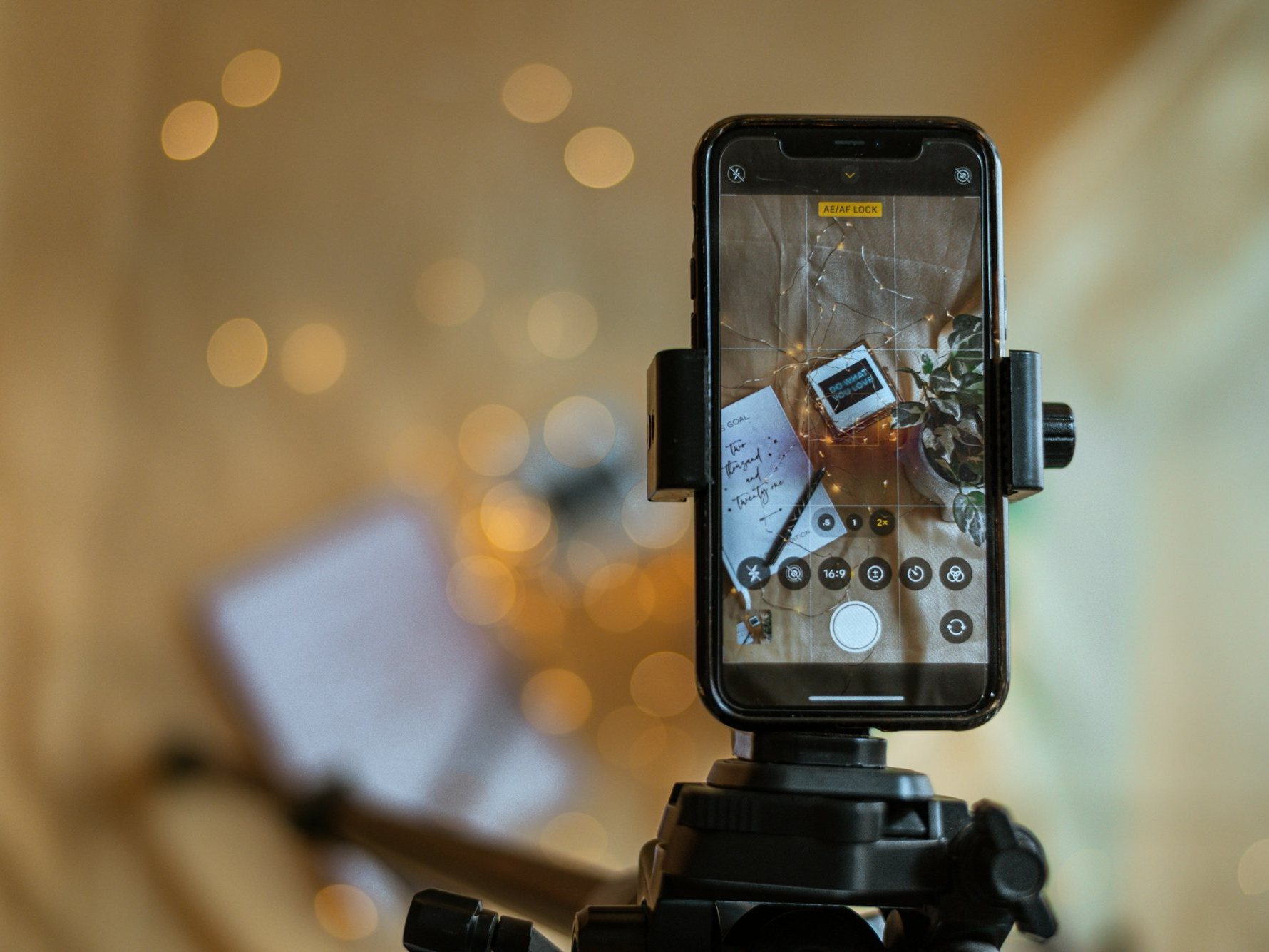 Smartphone sur trépied pour des contenus courts